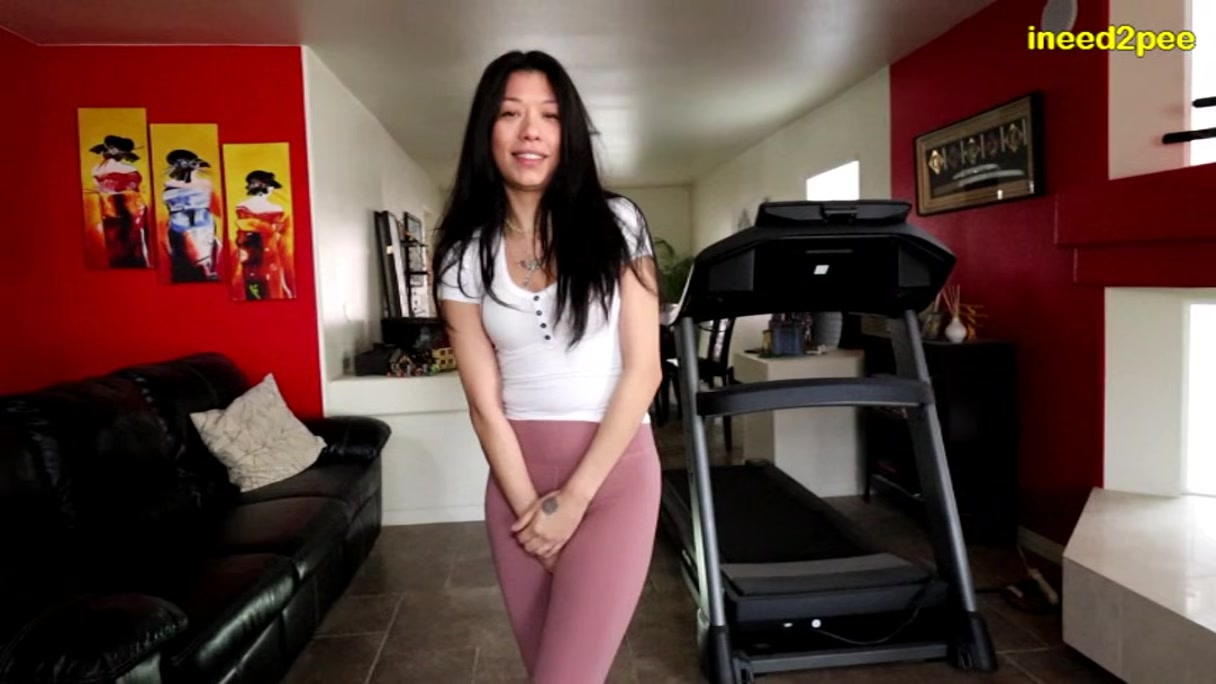 INEED2PEE Miss Mia FIRST wetting her yoga pants - Ineed2pee Ineedamommy