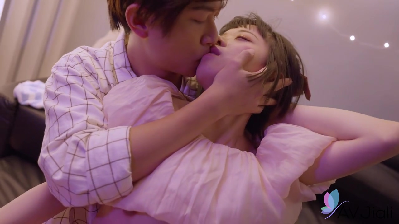 Yuli Fucks Her New Friend At His Place