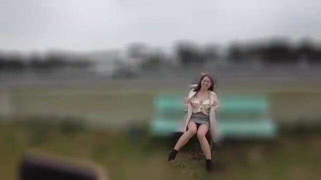 09687,A woman who screams in agony